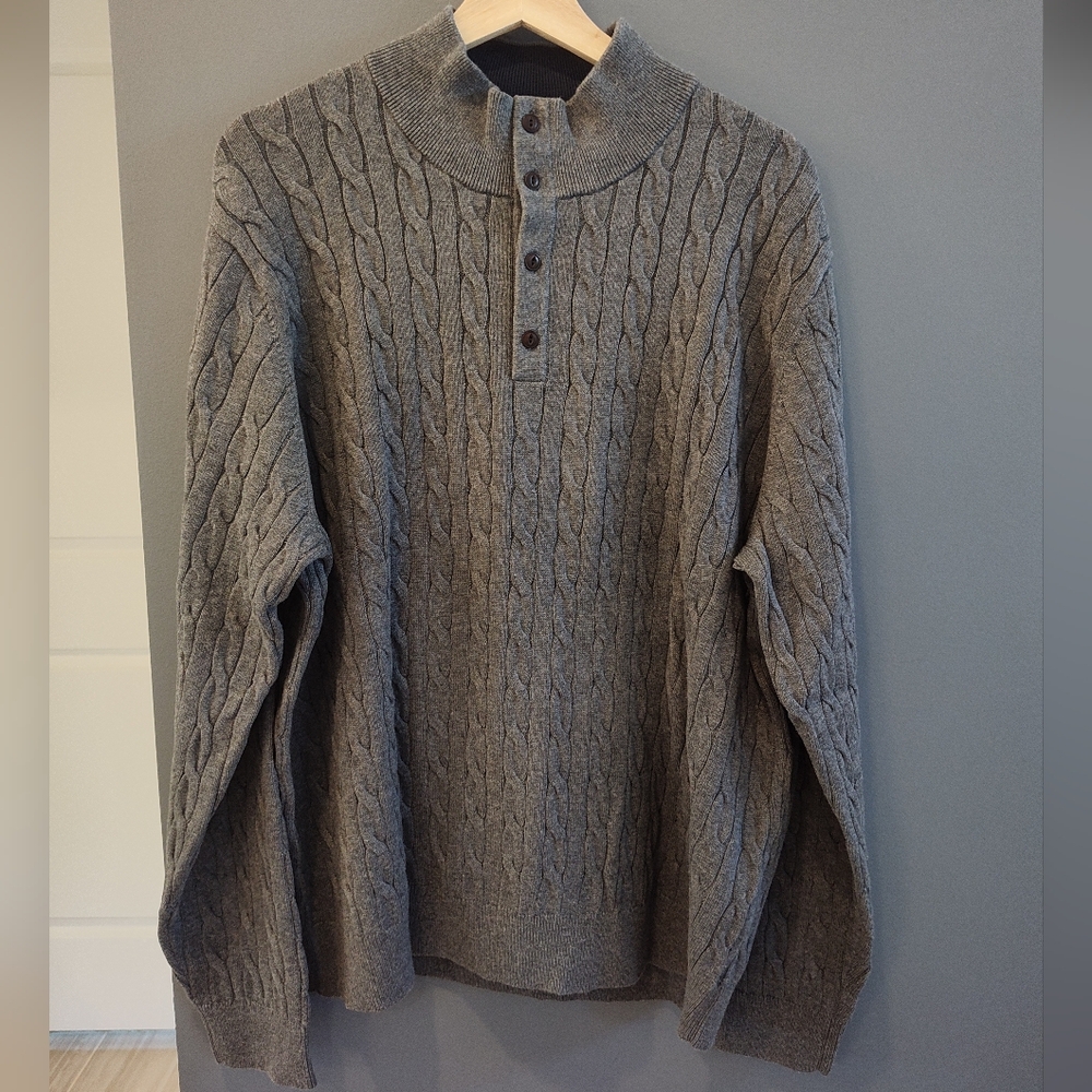Men's Lands' End gray cable knit sweater never worn size XL